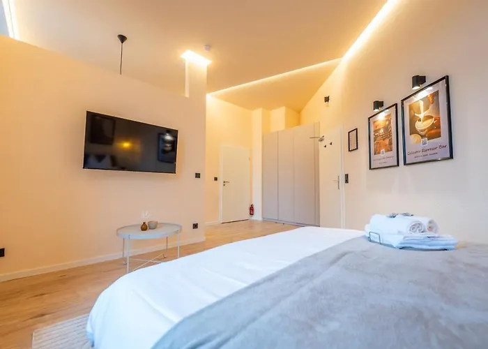 Llr Design - Orange Mandarine Im Zentrum Von Apartman Koblenz